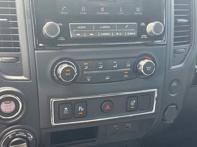 2024 Nissan TITAN Crew Cab SV 4x4