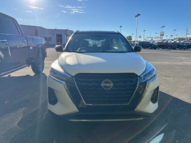 2022 Nissan Kicks SR