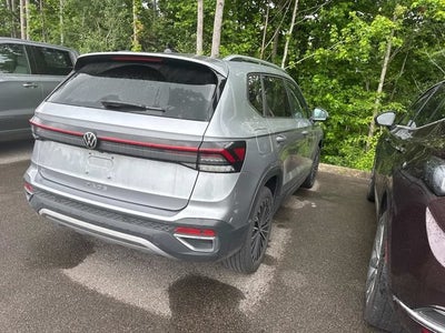 2025 Volkswagen Taos SE