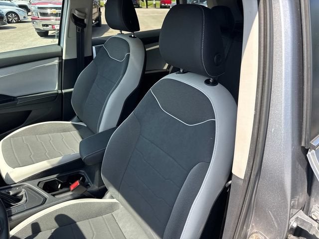 2025 Volkswagen Taos SE