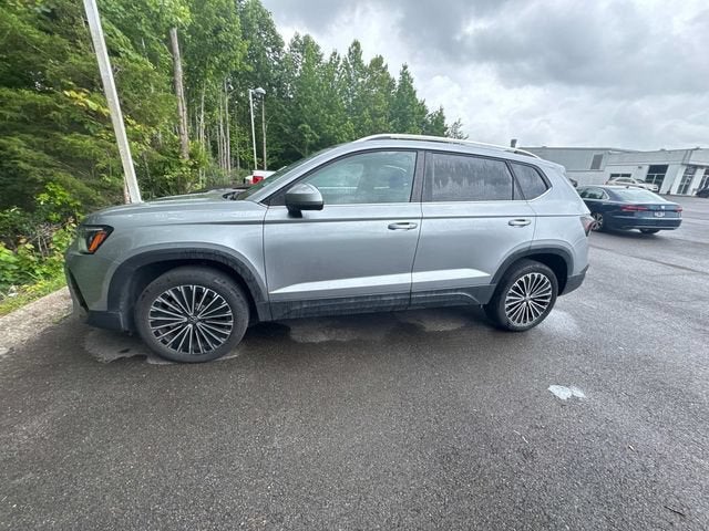 2025 Volkswagen Taos SE