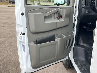 2025 GMC Savana Cutaway 3500 1WT