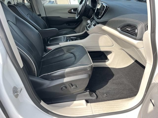 2022 Chrysler Pacifica Hybrid Limited